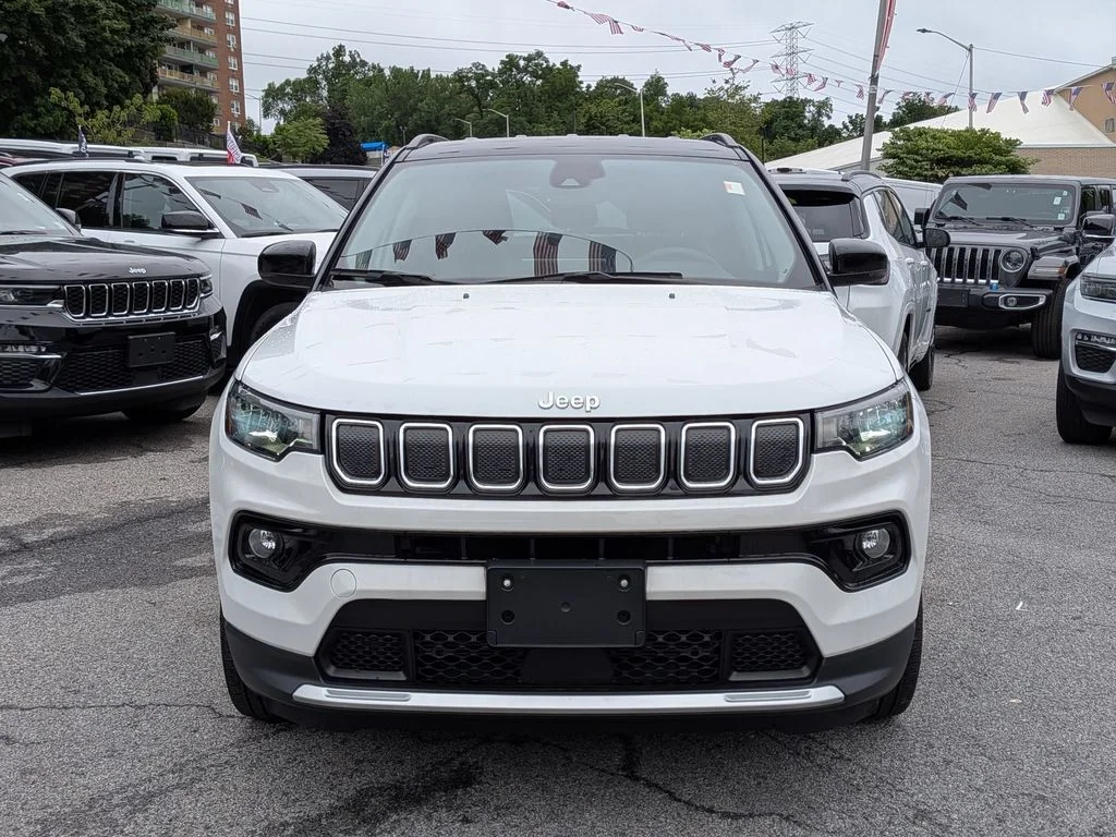 Used 2022 White Jeep Limited image 3
