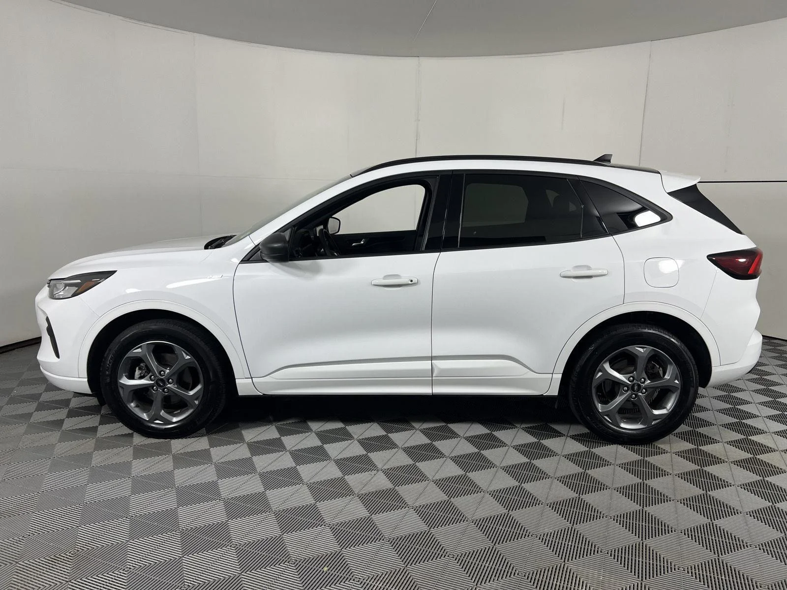 Used 2023 Oxford White Ford ST-Line image 8