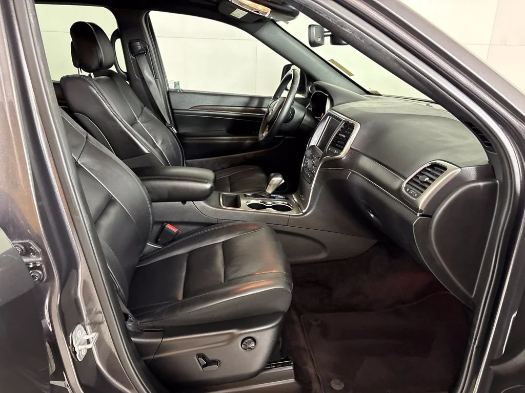 Used 2018 Gray Jeep Limited image 20