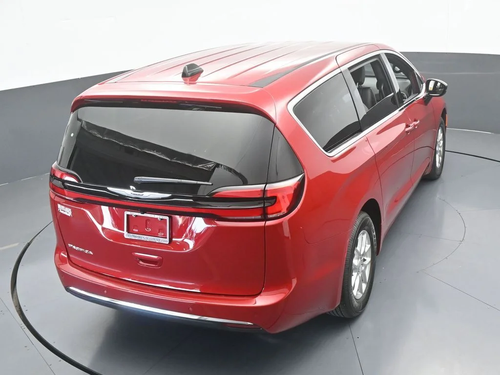 New 2026 Red Hot Pearl-Coat Exterior Paint Chrysler Select image 47