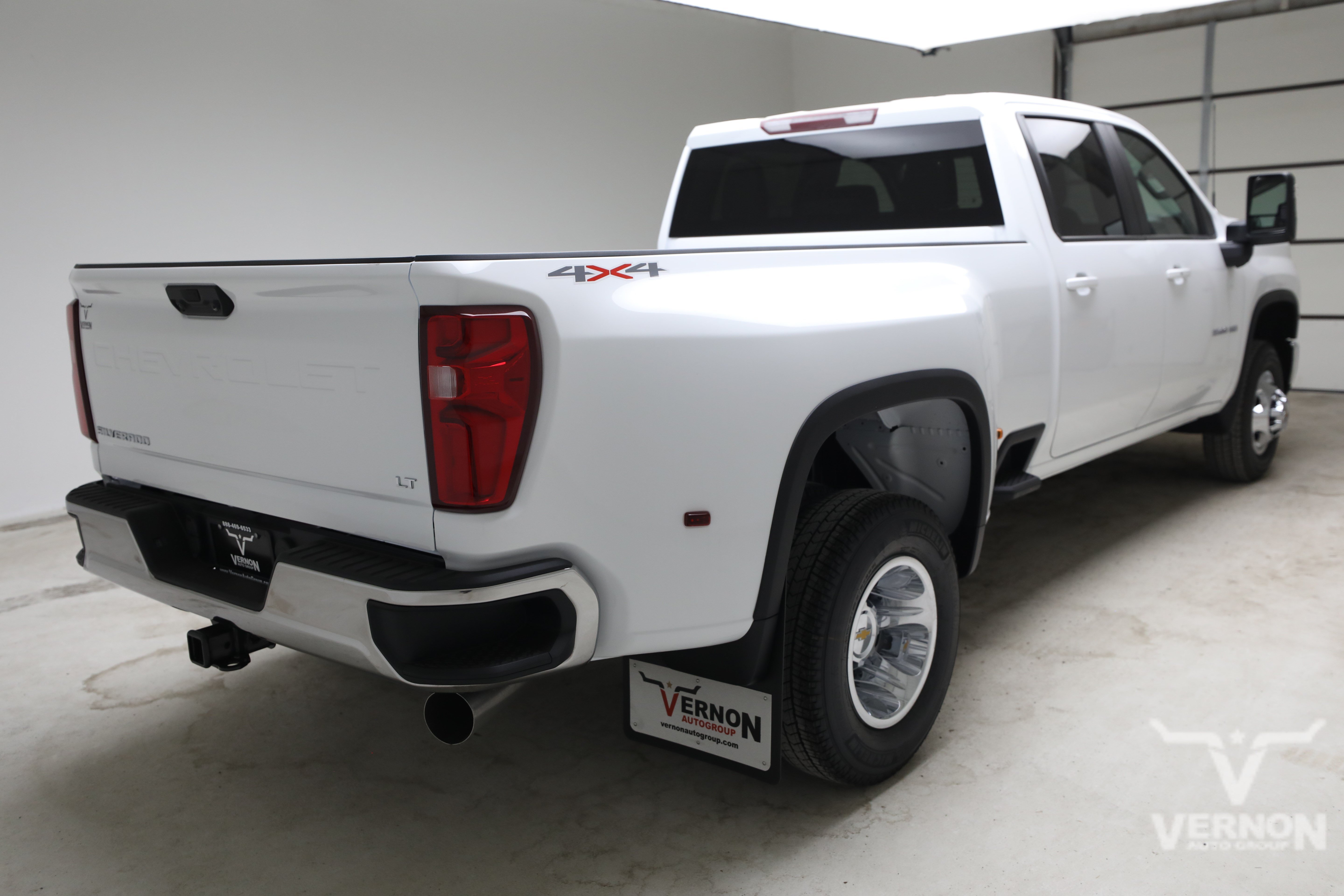 New 2026 Summit White Chevrolet N image 5