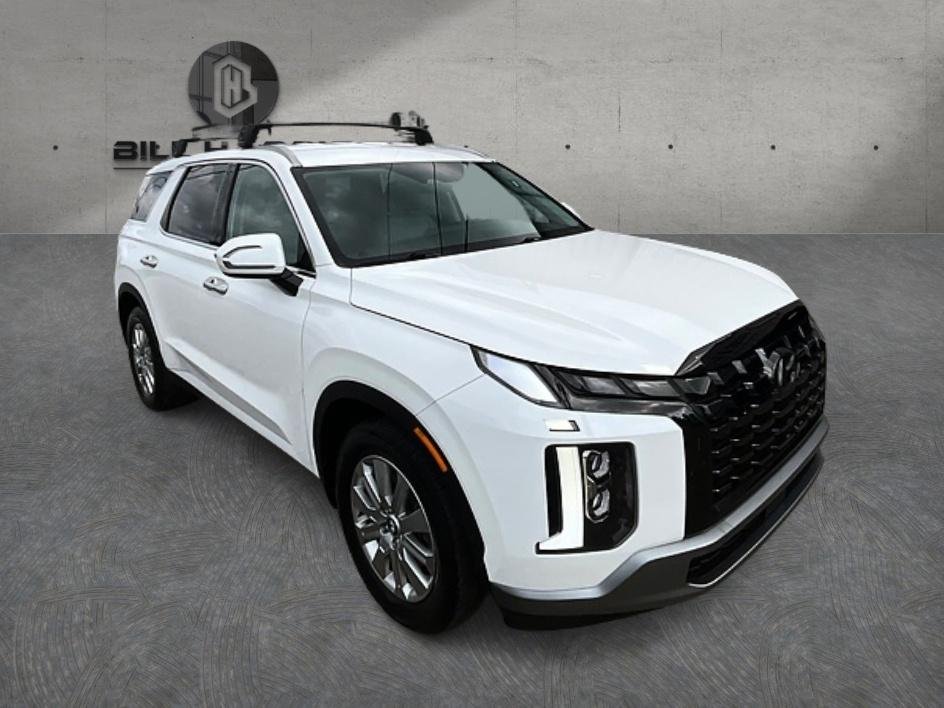 Used 2023 White Hyundai SEL image 4