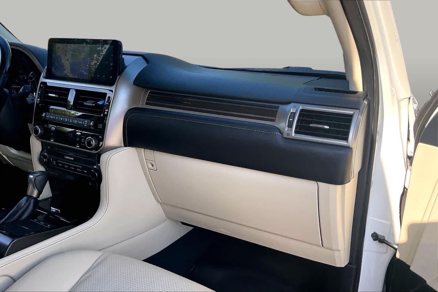 Used 2022 Starfire Pearl Lexus Luxury image 19