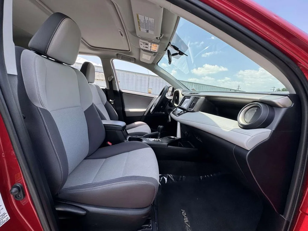 Used 2014 Red Toyota XLE image 16