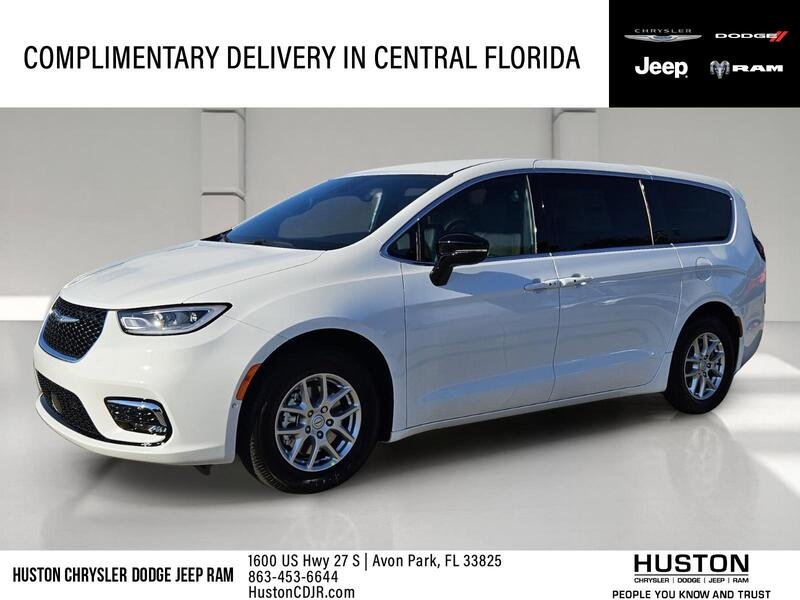 2026 Chrysler Pacifica Select's photo