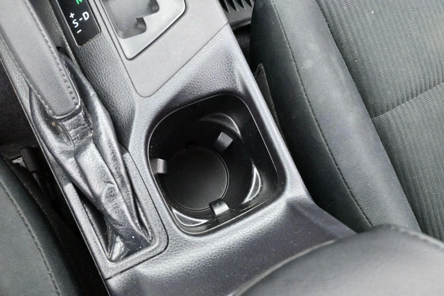 Used 2018 Black Toyota LE image 18