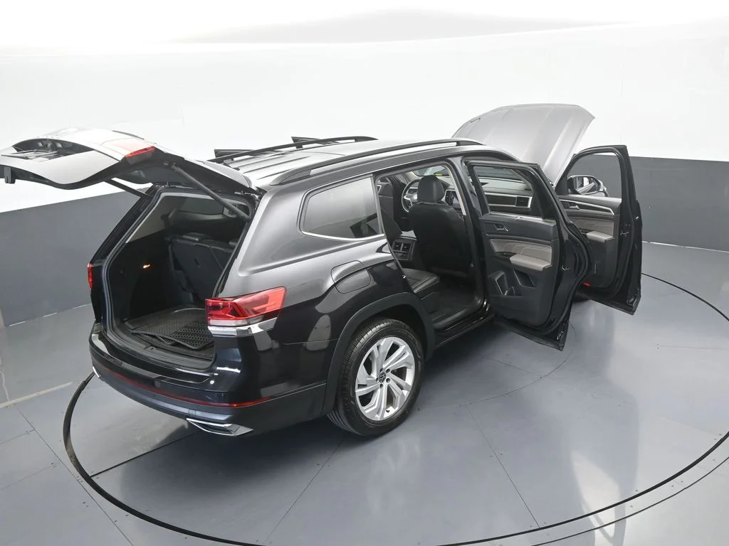 Used 2021 Deep Black Volkswagen 2.0T SE w/Technology image 69