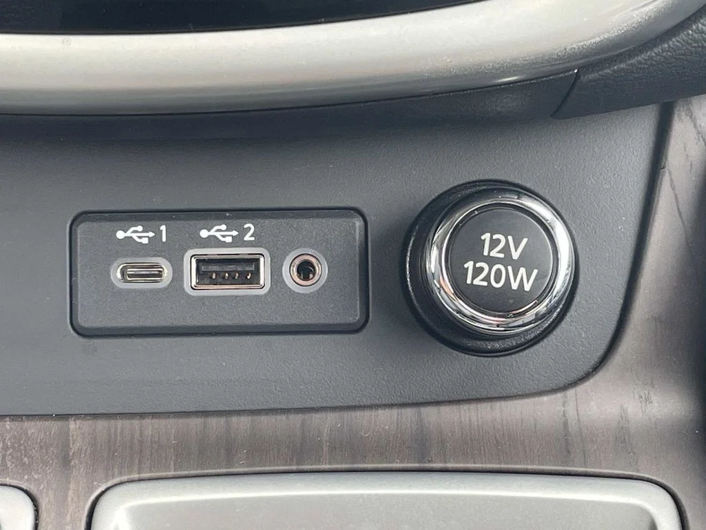 Used 2019 Blue Nissan Platinum image 19