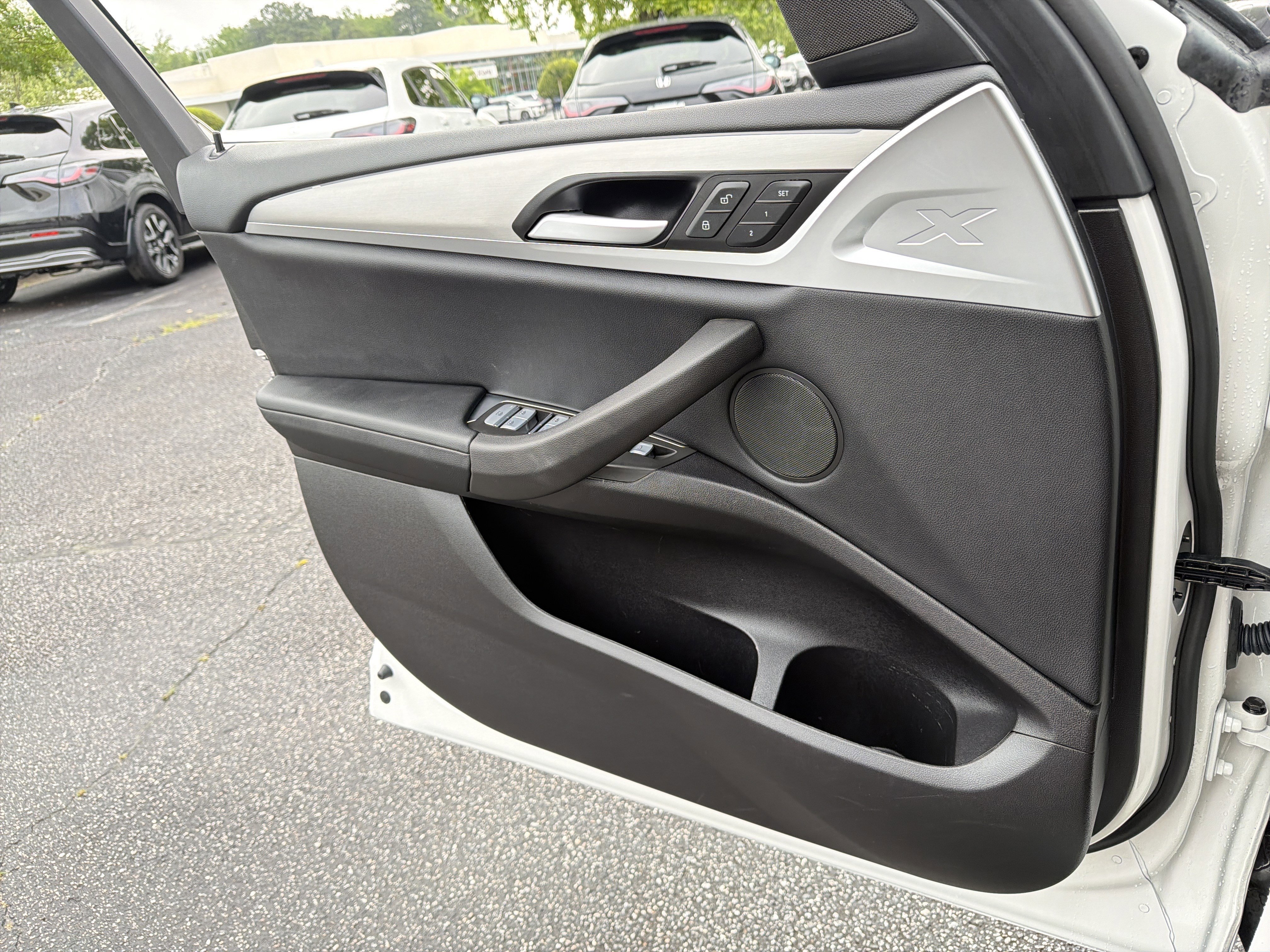 Used 2025 Mineral White Metallic BMW xDrive30i image 15