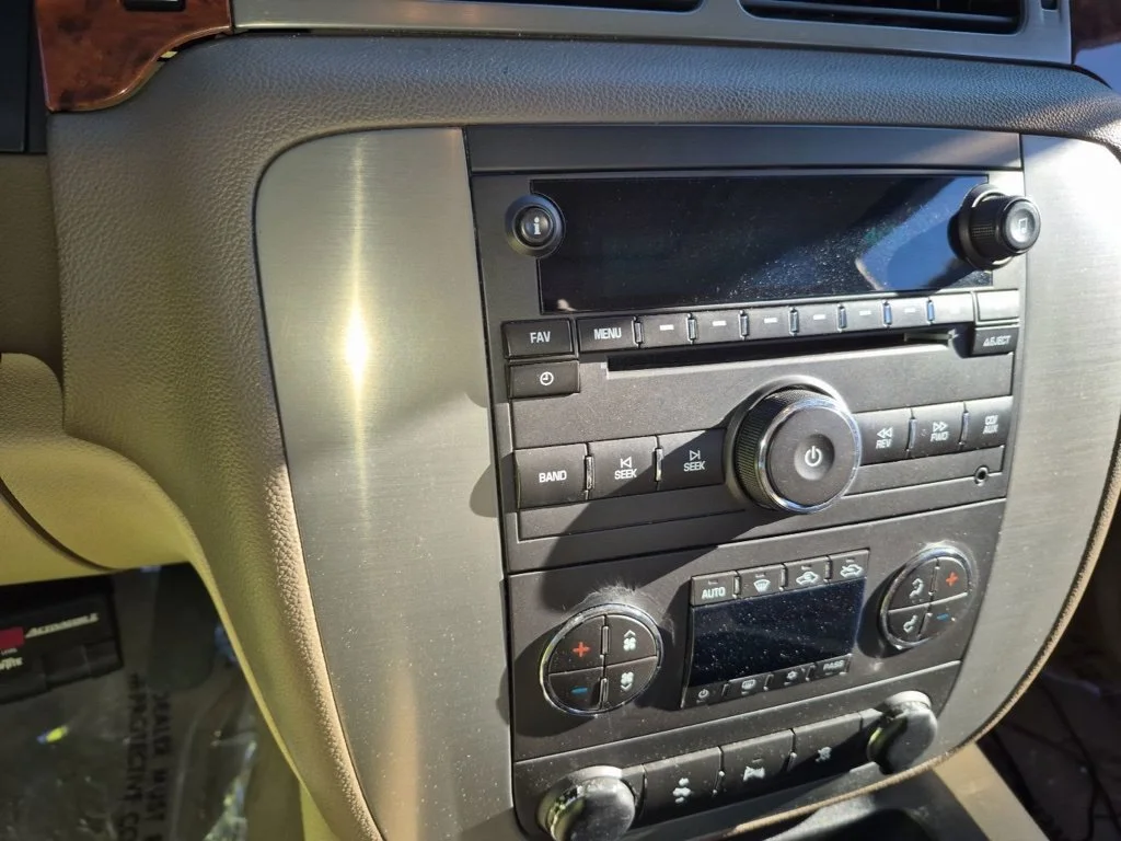 Used 2011 White GMC SLT image 4