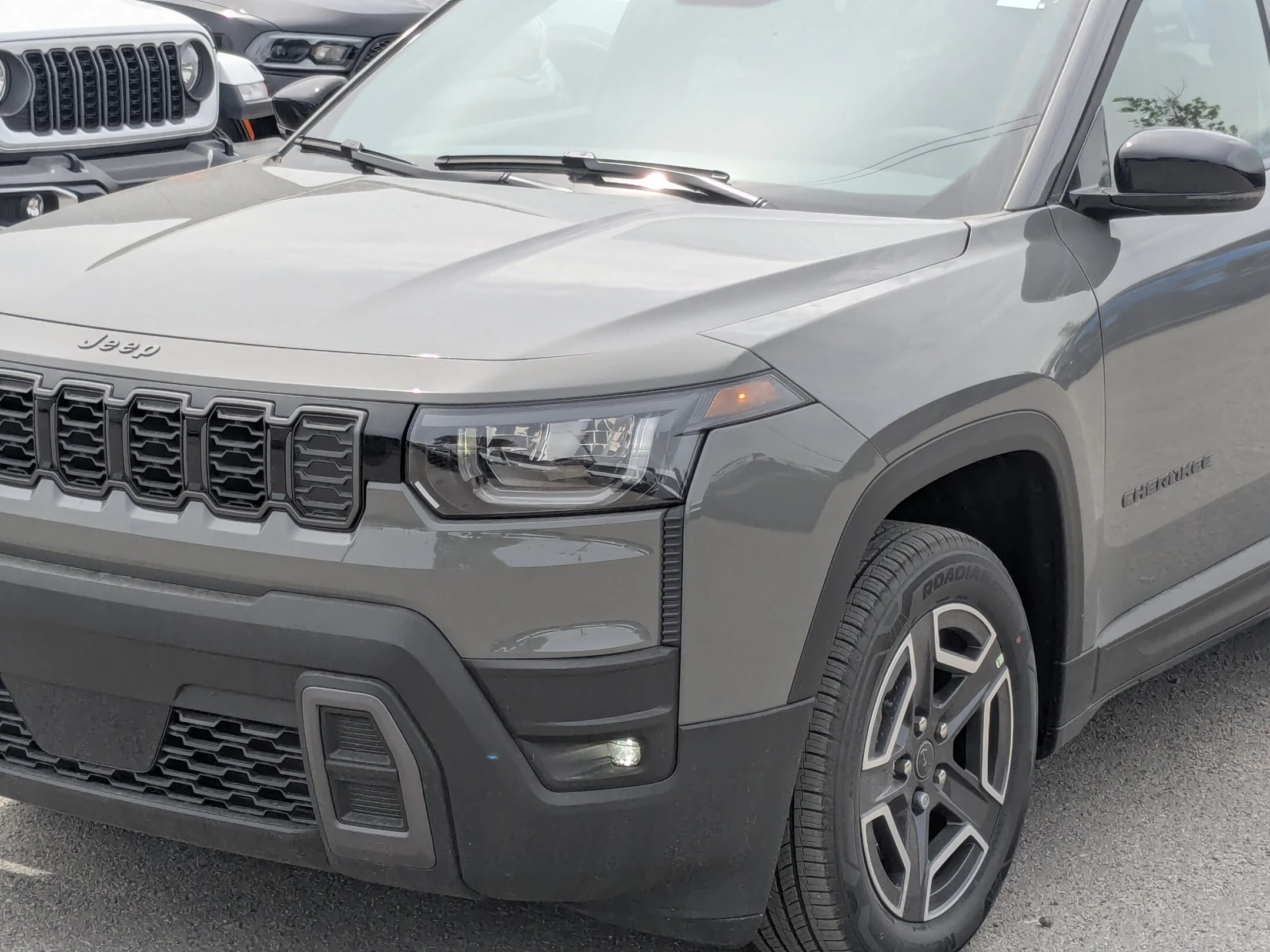 New 2026 Grey Jeep Limited - - Hybrid - Dual-Pane Pano Sunroof - Capri Leatherette - Power Liftgate & More! image 10