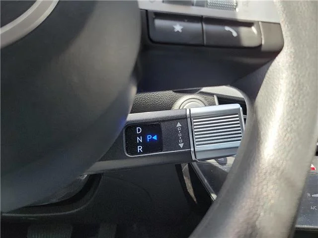 Used 2025 Aero Silver Hyundai SEL Front-Wheel Drive image 19