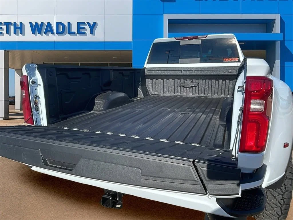 New 2026 Polar White Tricoat Chevrolet High Country DRW image 10