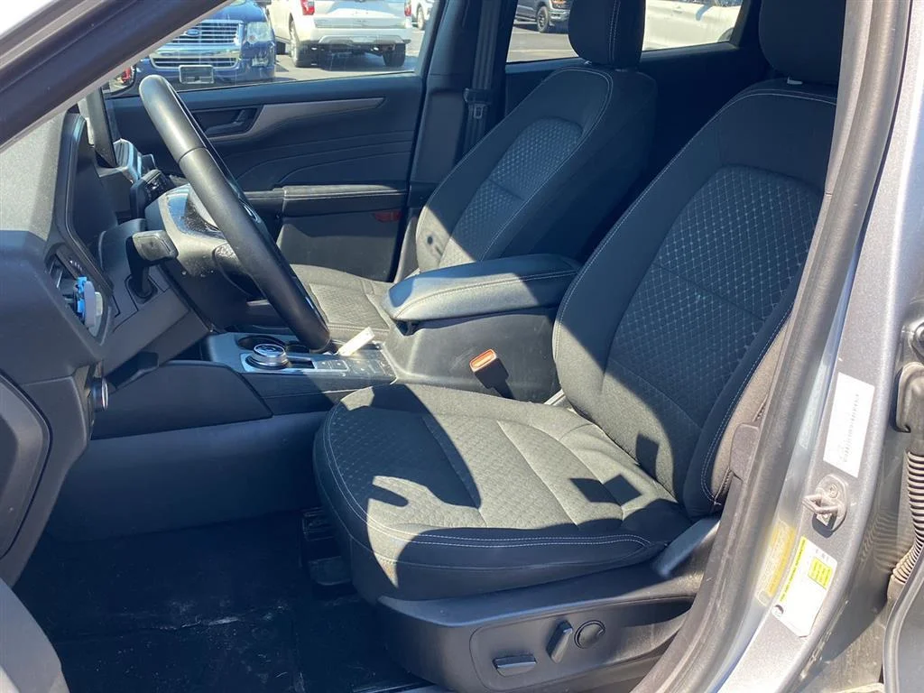 Used 2023 Iconic Silver Ford Active image 2