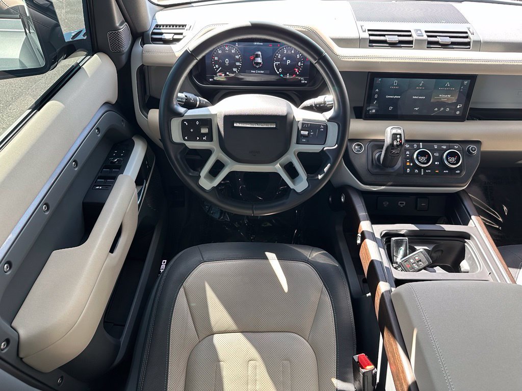 Used 2022 Gray Land Rover X-Dynamic SE image 6