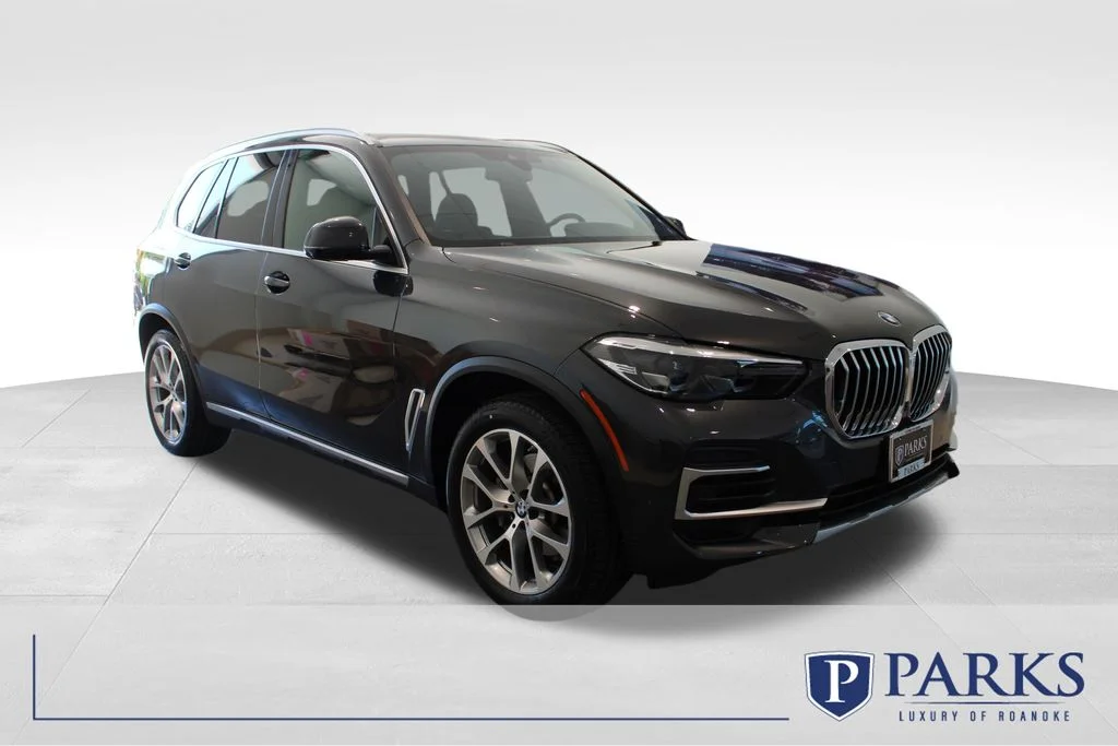 Used 2023 Gray BMW xDrive40i image 1