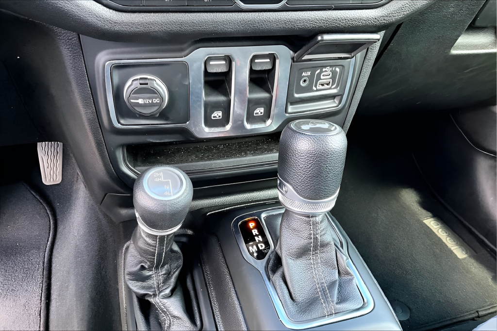 Used 2025 Green Jeep Sport image 24