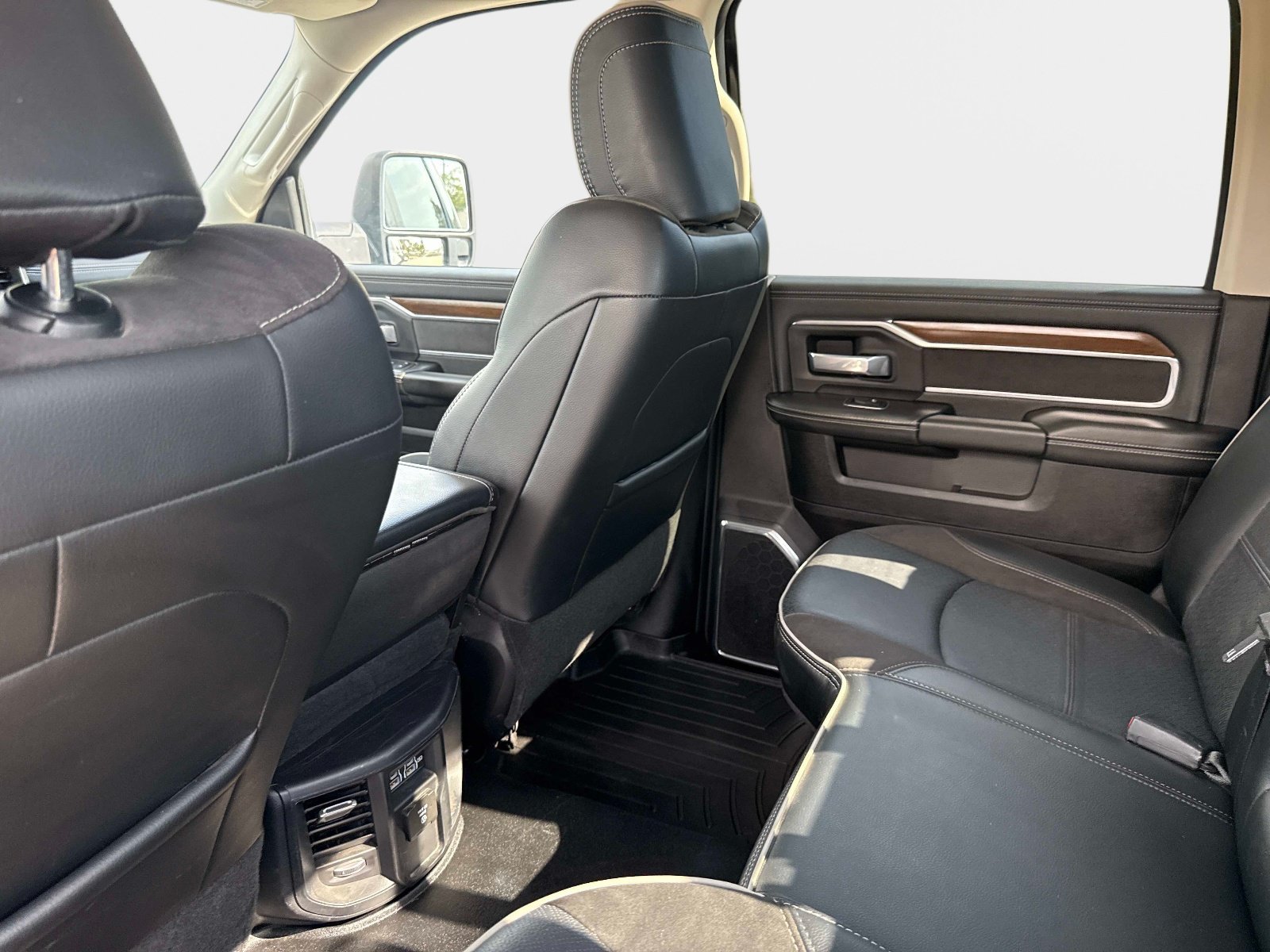 Used 2024 Granite Crystal Metallic Clearcoat Ram Laramie image 13