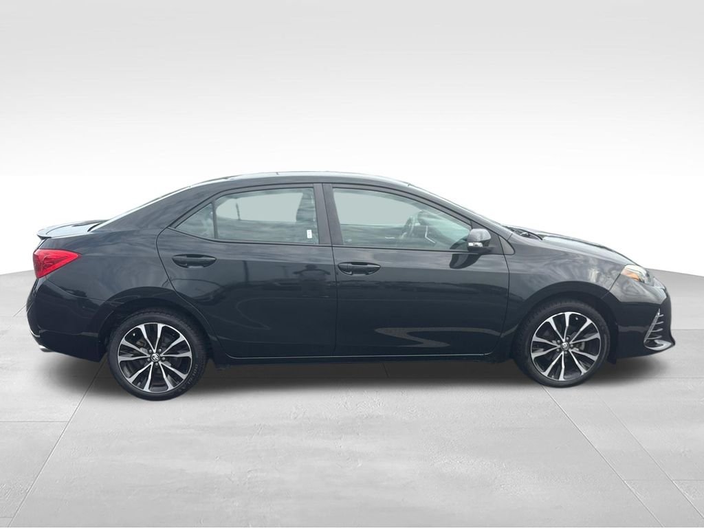 Used 2017 Black Toyota L image 6