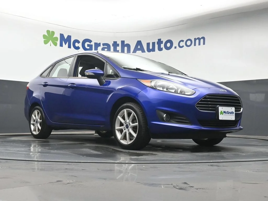 Used 2015 Blue Ford SE image 26