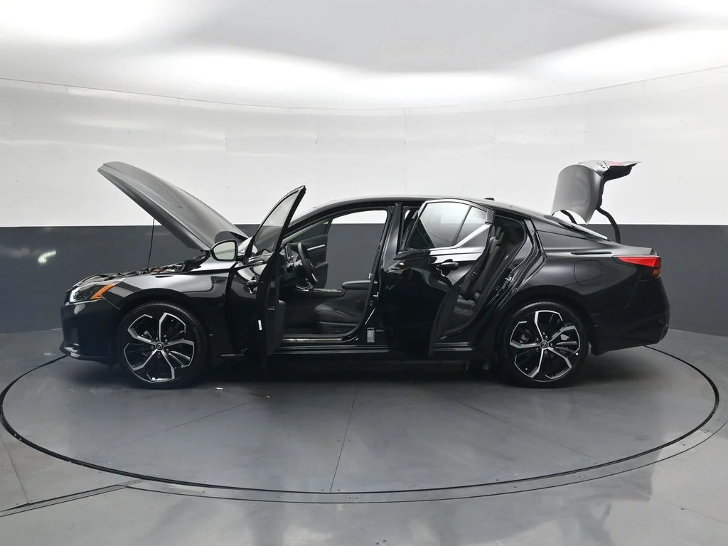 Used 2025 Black Nissan 2.5 SR image 53