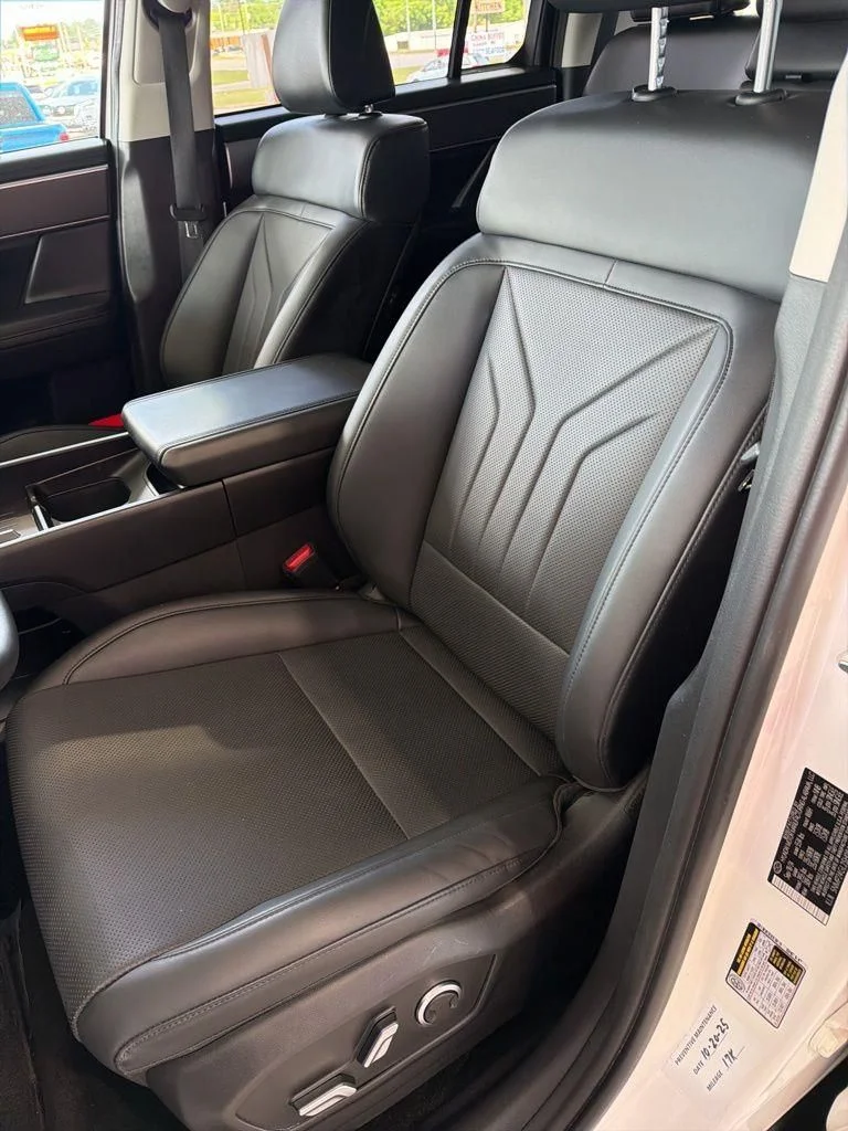 Used 2025 White Hyundai SEL image 8