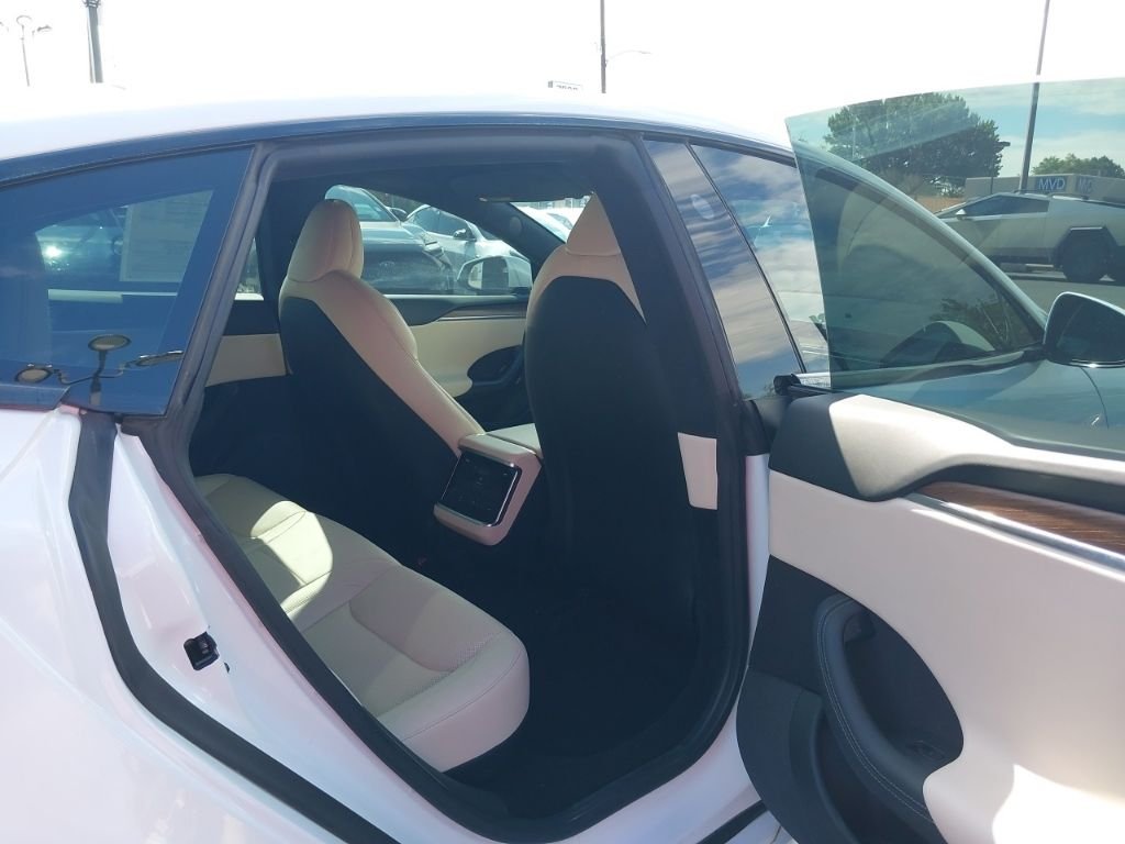 Used 2022 White Tesla Base image 21