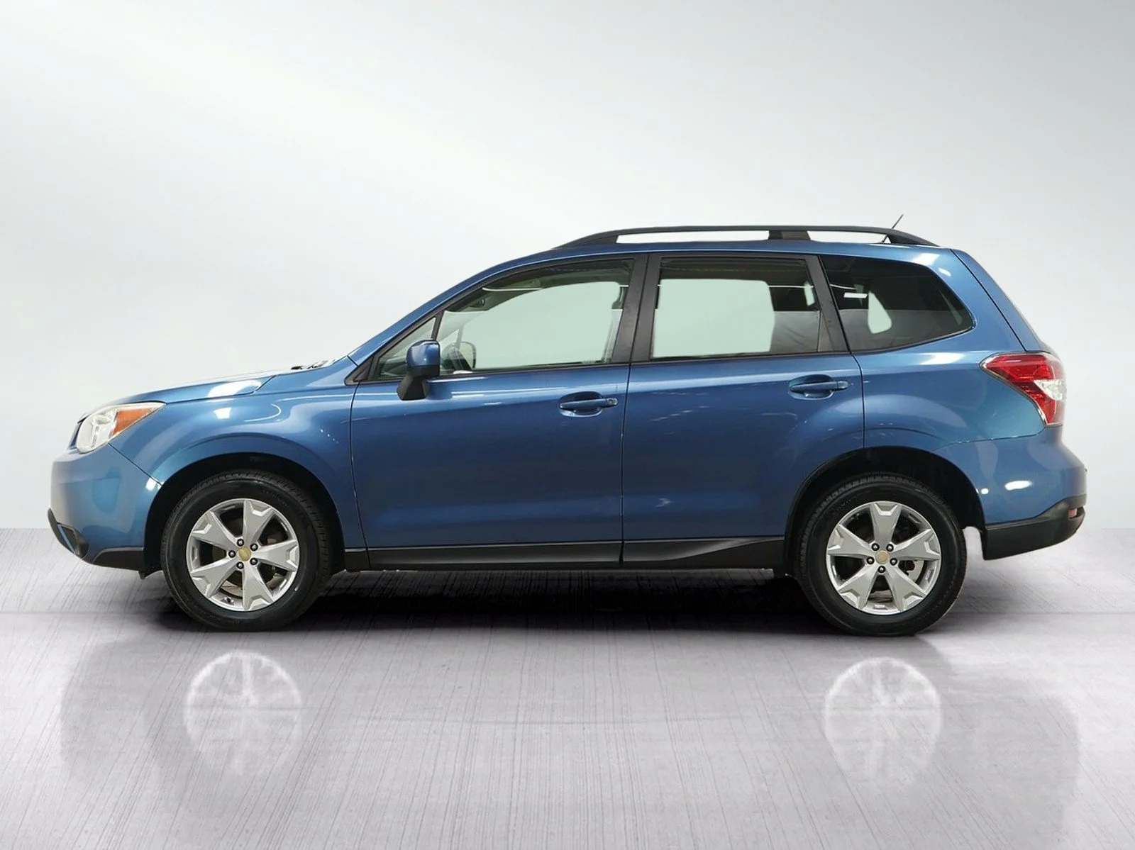 Used 2015 Subaru Forester i Premium with VIN JF2SJAFC4FH519920 for sale in Burnsville, Minnesota