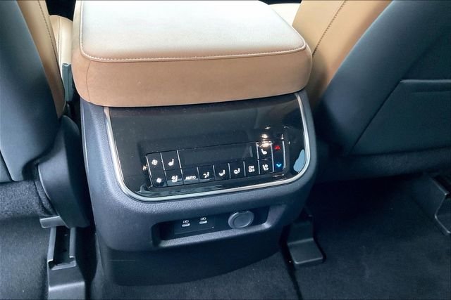 Used 2025 White INFINITI SENSORY image 32
