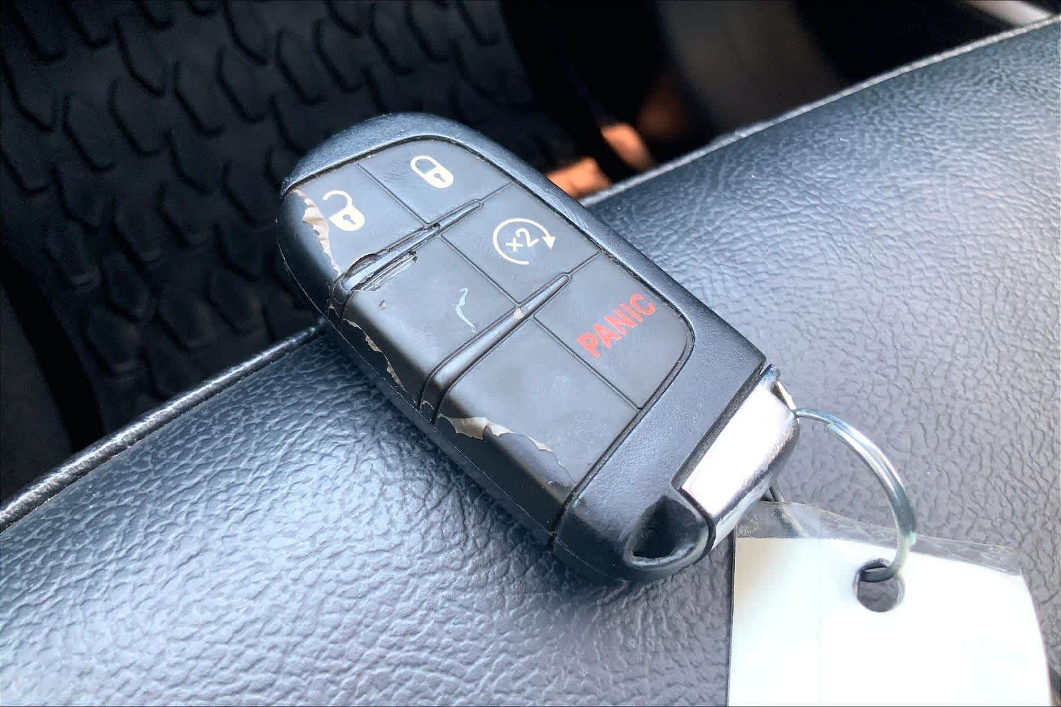 Used 2021 Redline Pearlcoat Jeep Limited image 15