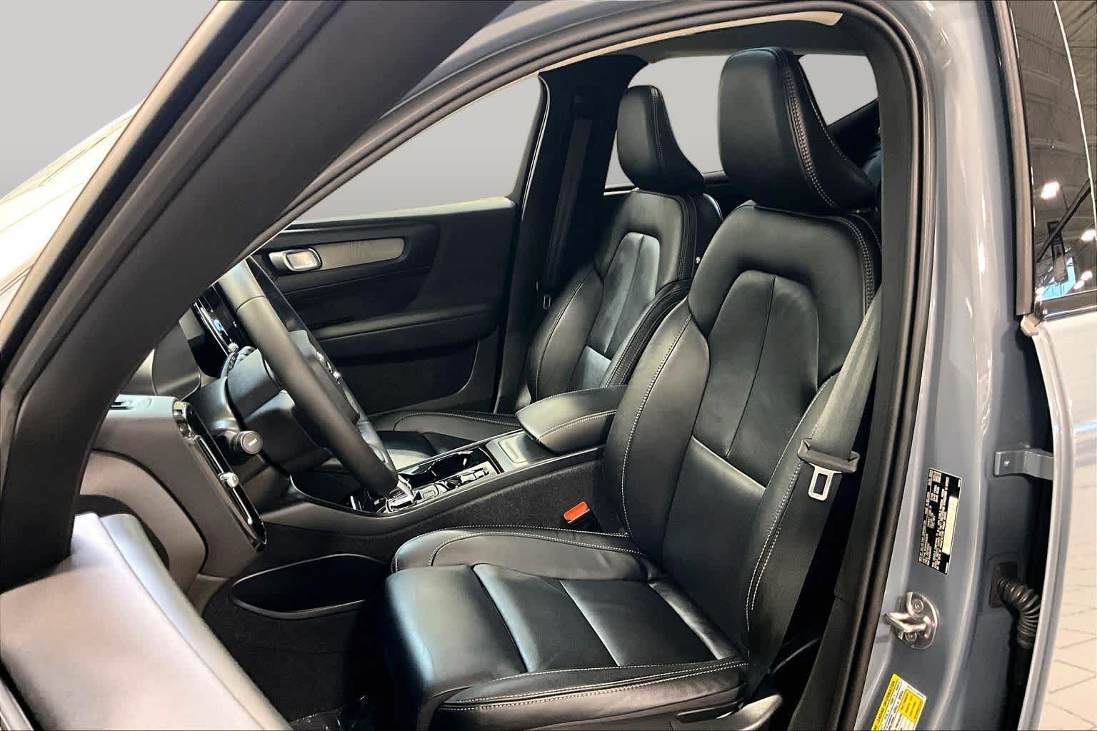Used 2023 Thunder Grey Metallic Volvo Ultimate Dark Theme image 9