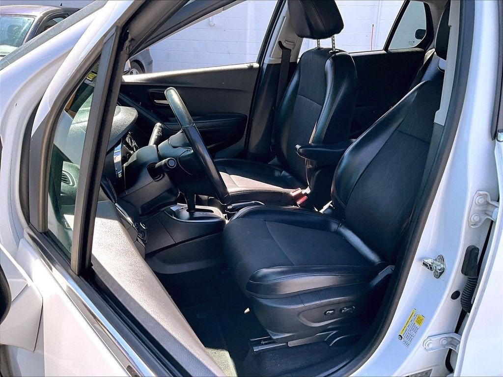 Used 2018 White Chevrolet LT image 10