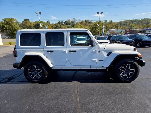 Used 2026 White Jeep Sahara image 9