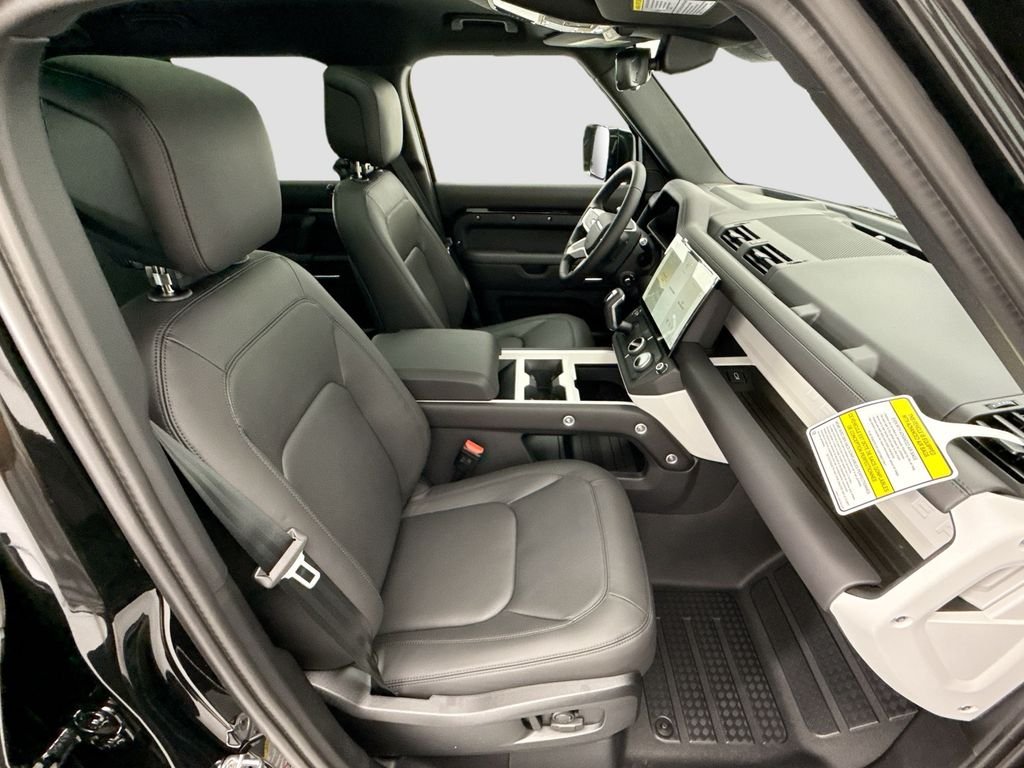 New 2026 Santorini Black Land Rover X-Dynamic SE image 19