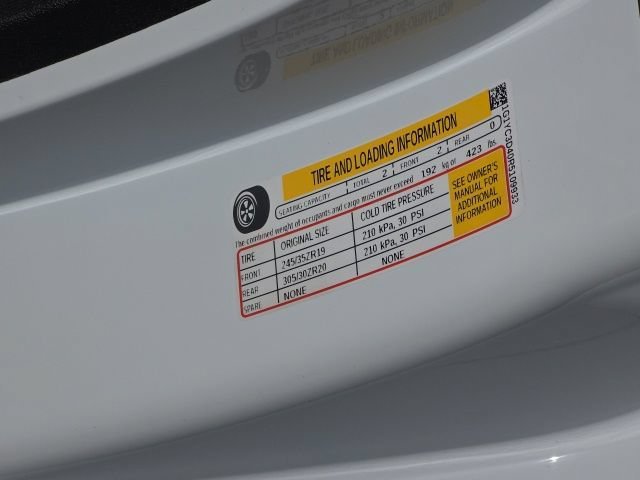 Used 2024 Arctic White Chevrolet 3LT image 39