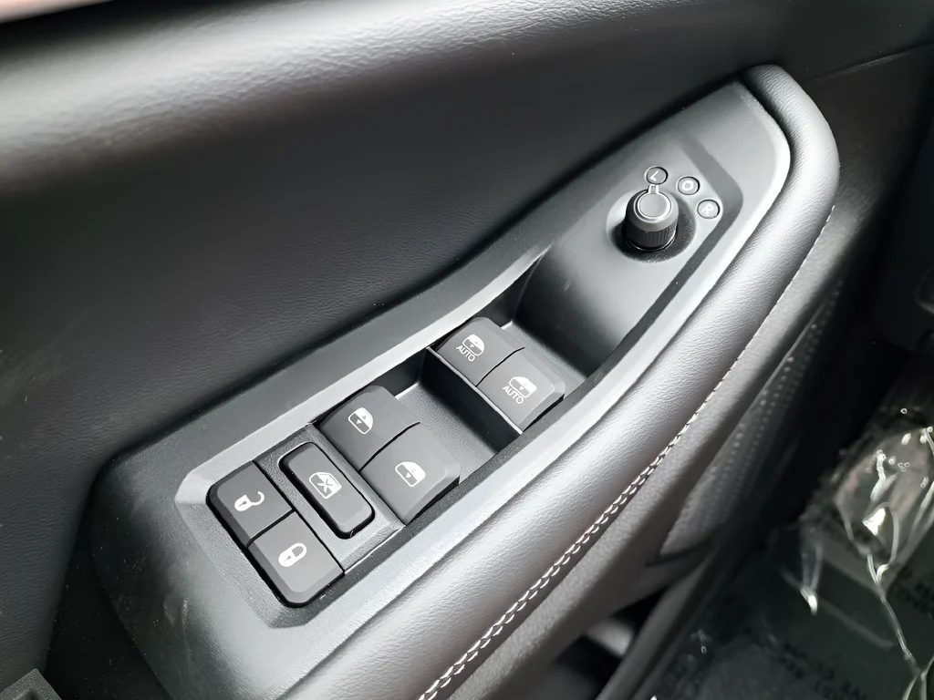 New 2026 White Jeep Altitude image 31