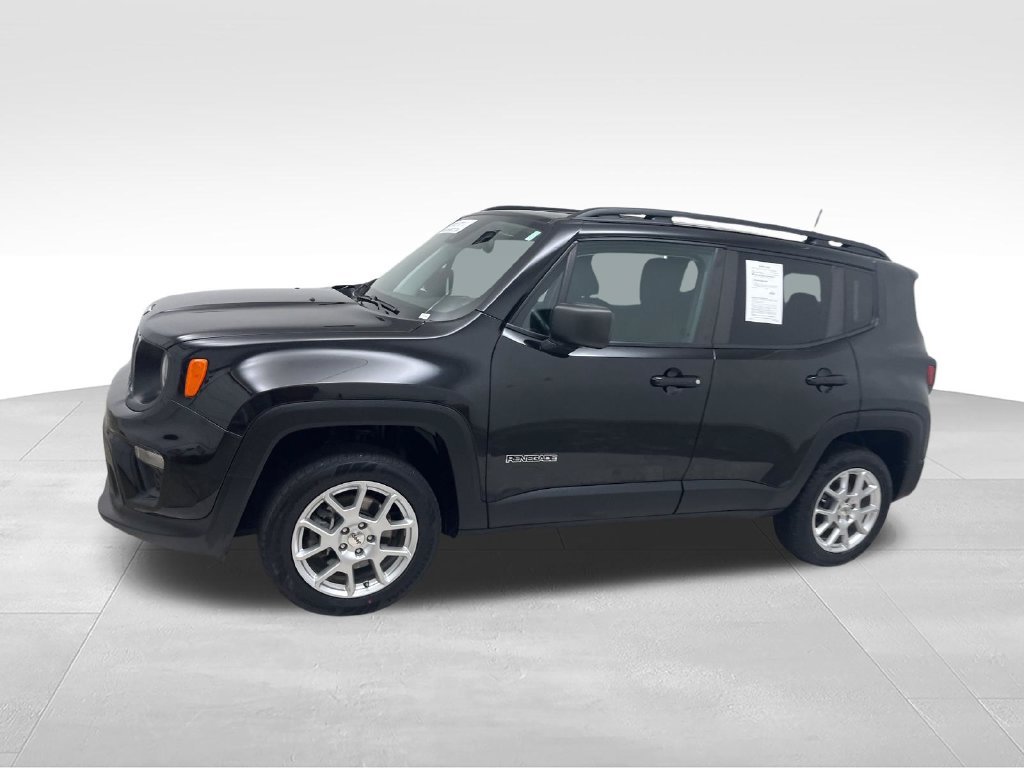 Used 2022 Black Jeep Latitude image 2