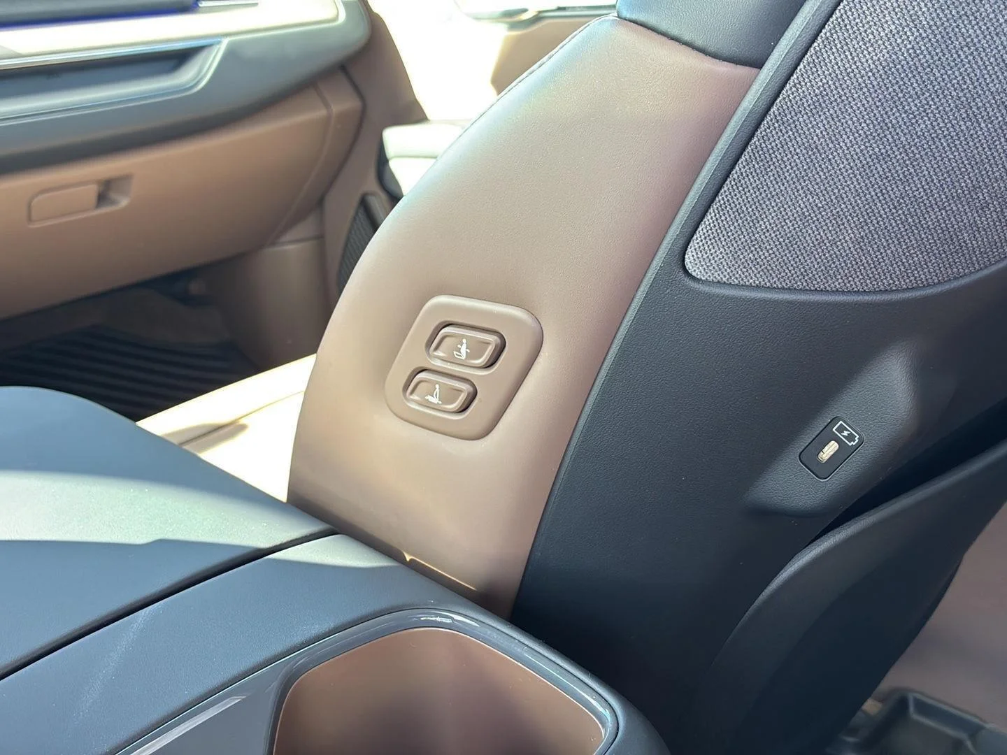 Used 2024 Pebble Gray Kia Land image 19