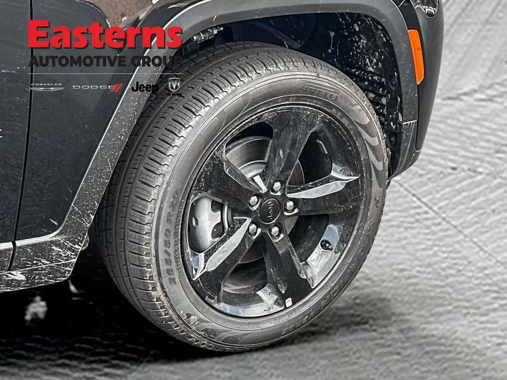 New 2026 Diamond Black Crystal Pearl-Coat Exterior Paint Jeep Limited image 25