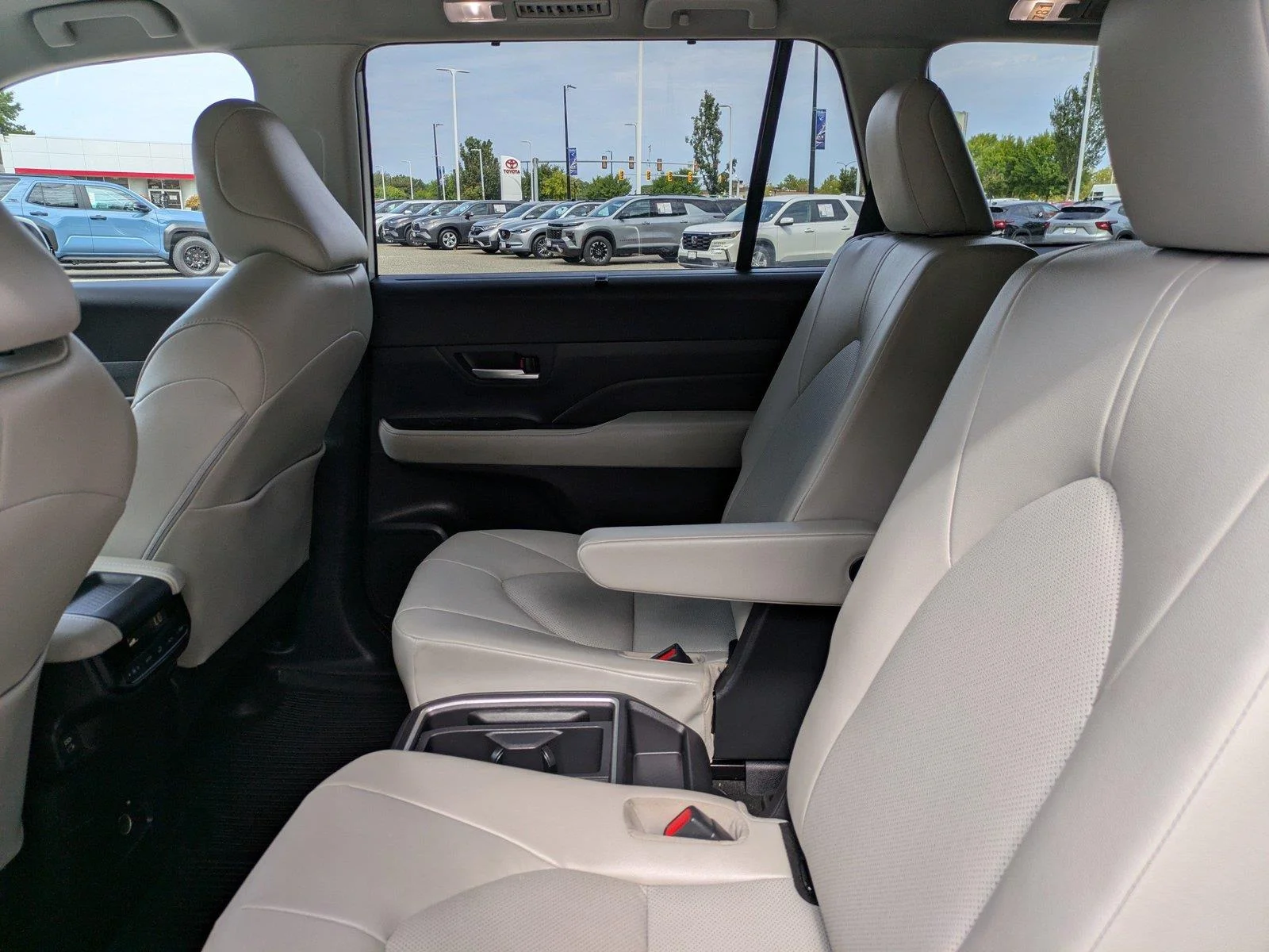 Certified Used 2025 Wind Chill Pearl Toyota Hybrid XLE image 14