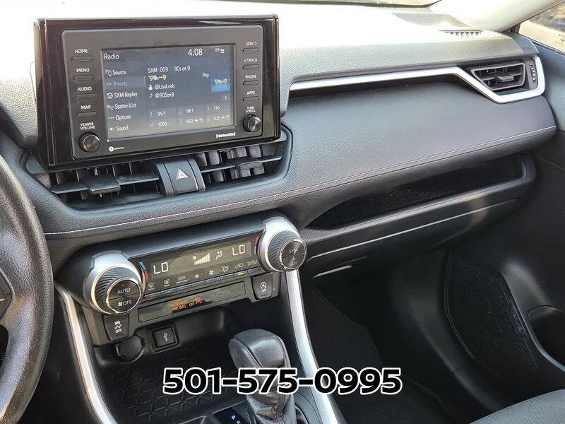 Used 2021 Magnetic Gray Metallic TOYOTA XLE FWD image 26