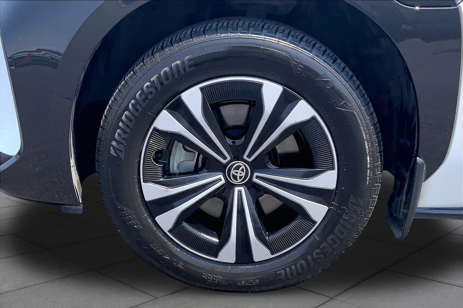 Used 2024 Wind Chill Pearl Toyota XLE image 10