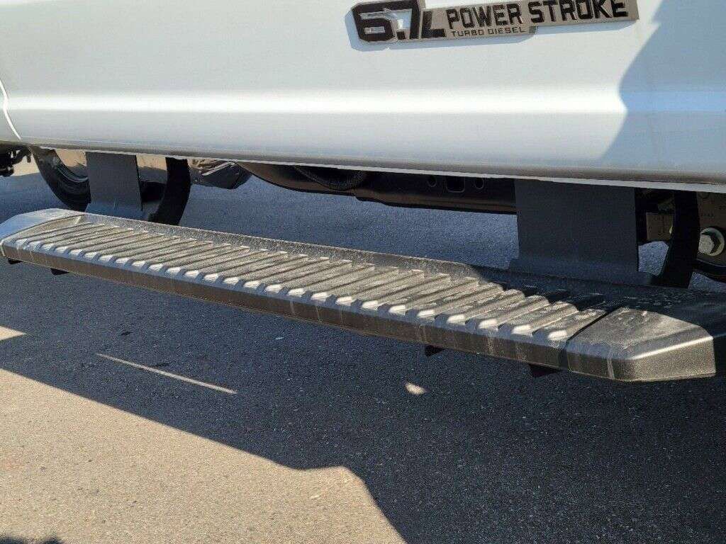 2023 Ford F-450 Super Duty Chassis Cab XLT - Photo 29