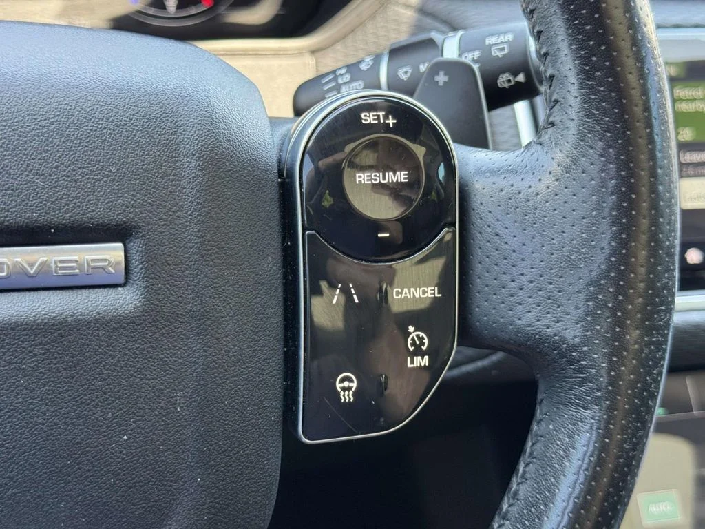 Used 2018  Land Rover S image 23
