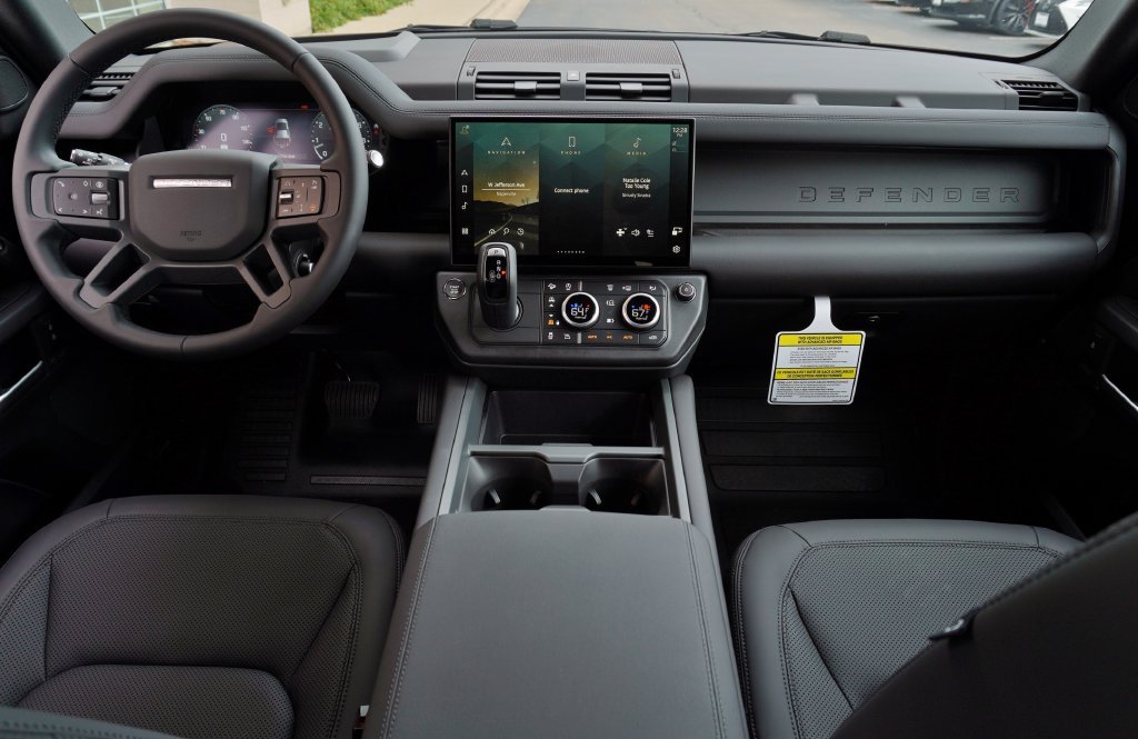 New 2026 Carpathian Grey Land Rover X-Dynamic SE image 9