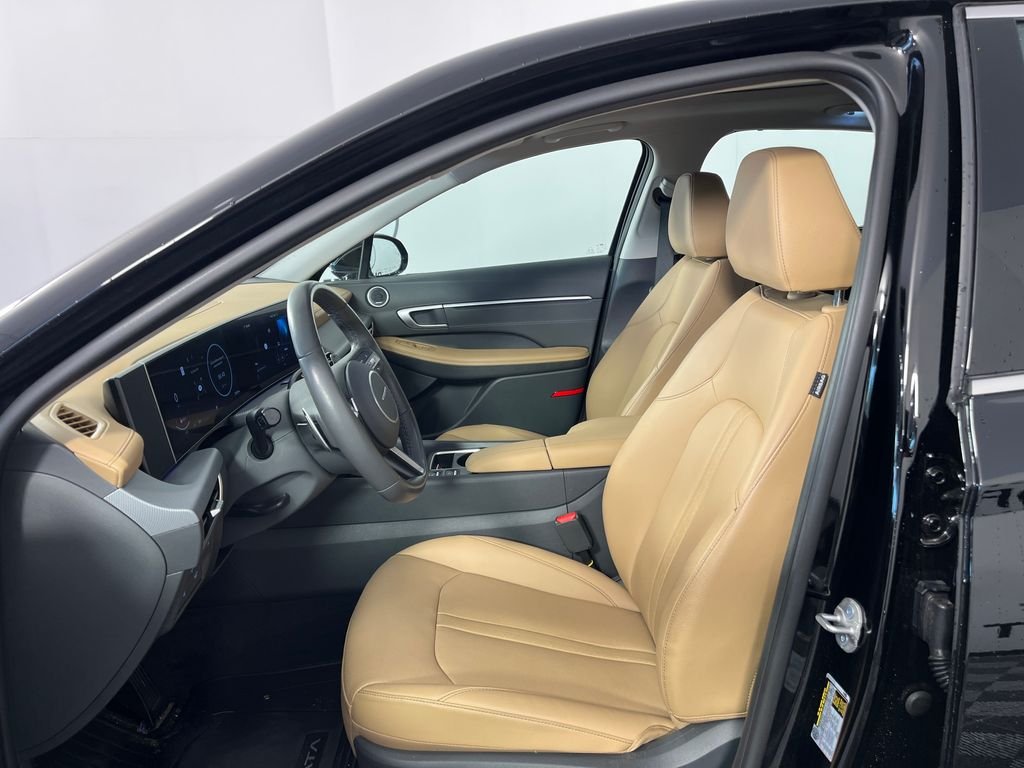 Used 2026 Black Hyundai Limited image 2