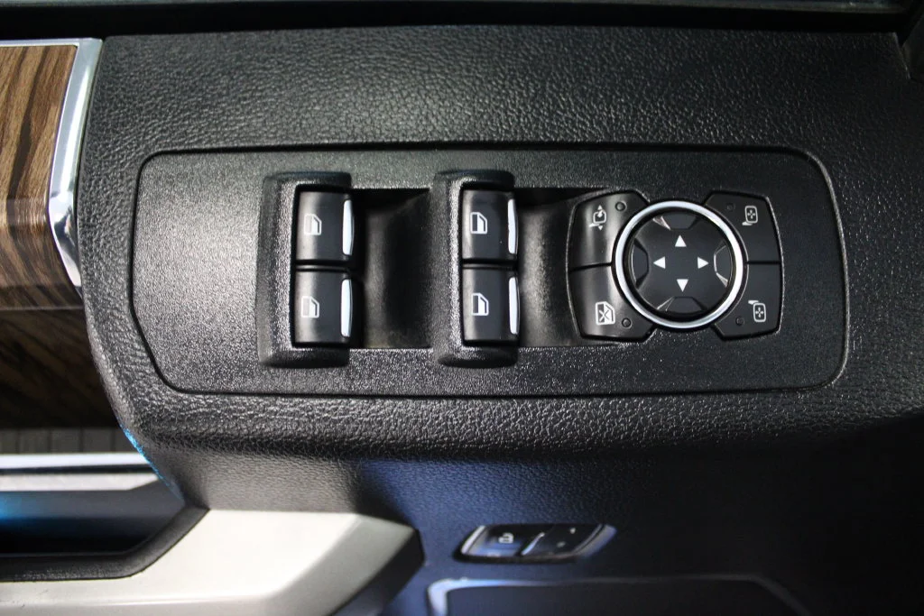 Used 2018 Shadow Black Ford Lariat image 15