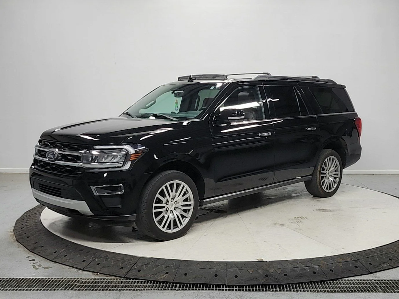 Used 2023 Black Ford Limited image 3