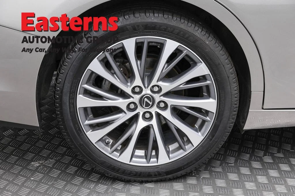 Used 2021 Silver Lexus 350 image 32