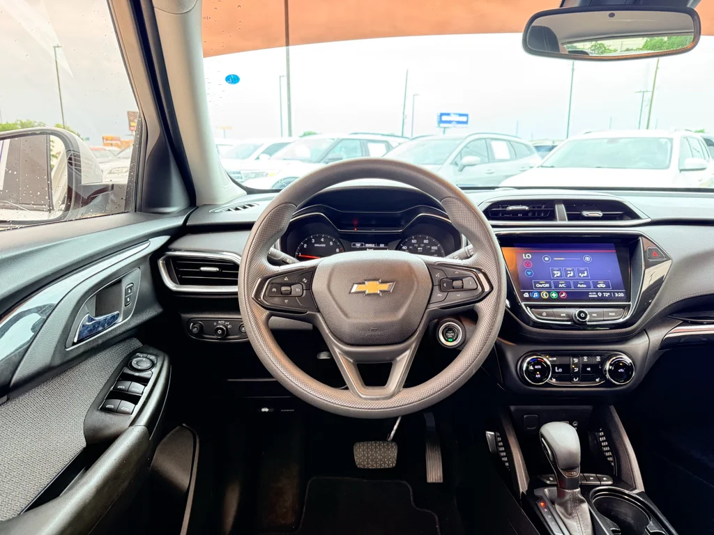 Used 2021 Summit White Chevrolet LT image 17